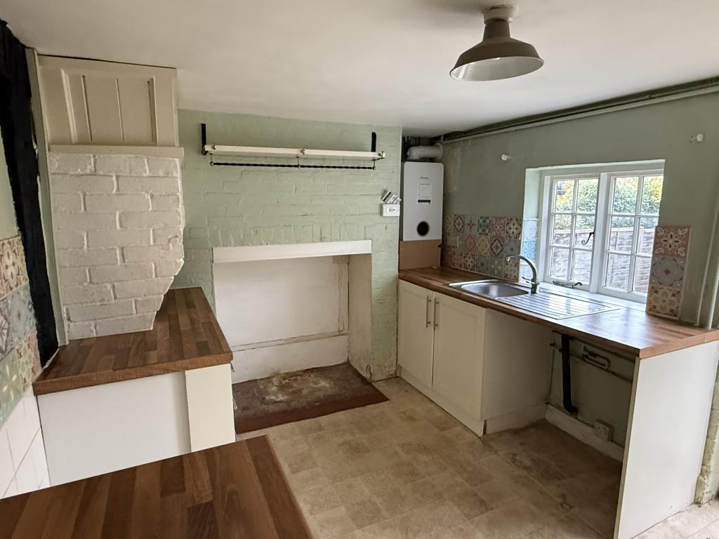 Lot: 59 - HOUSE IN NEED OF IMPROVEMENT IN WEALDEN VILLAGE - Kitchen in Period Cottage for Improvement